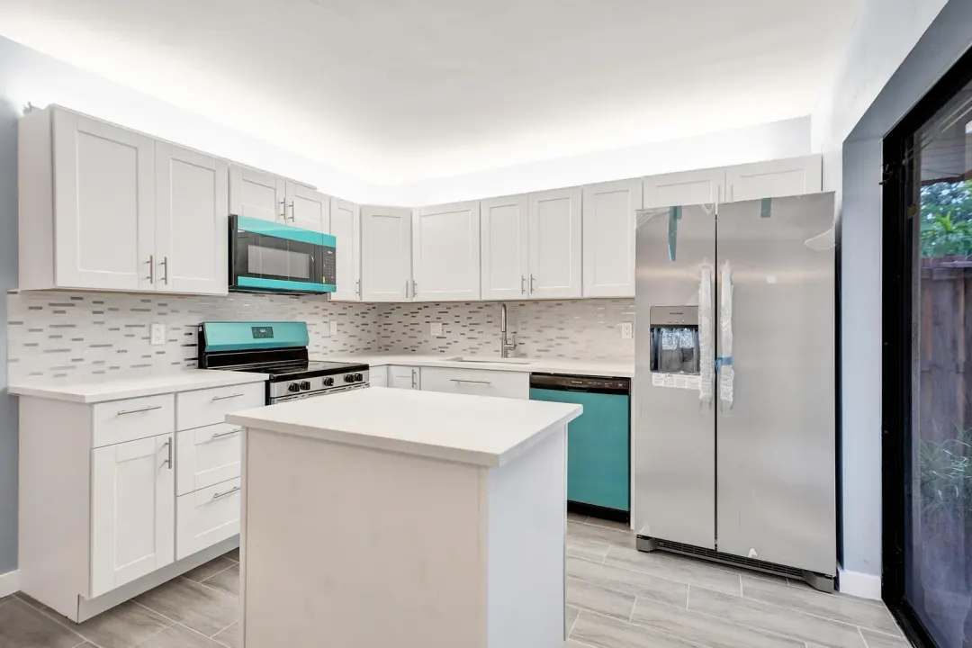 736 NW 98th Circle, Plantation, FL 33324