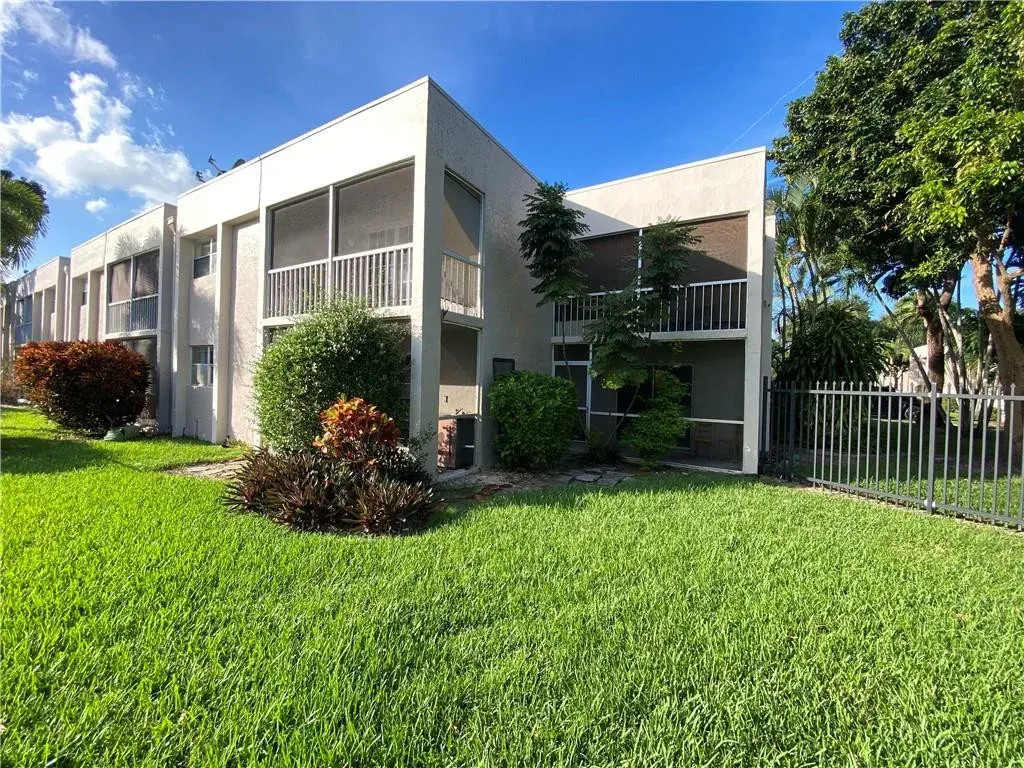 8506 Old Country Manor 213, Davie, FL 33328