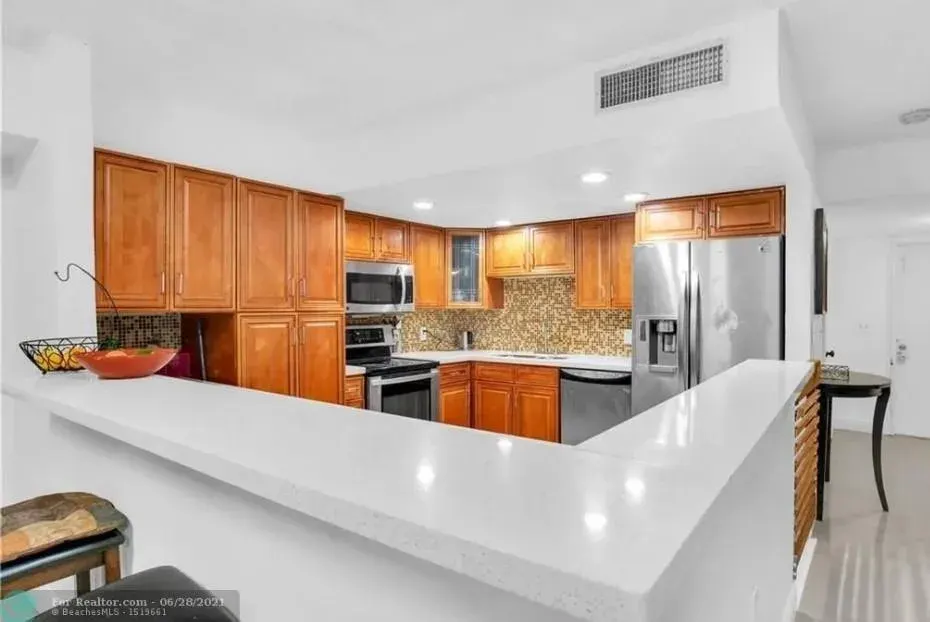 2760 NW 47th Lane 2805, Lauderdale Lakes, FL 33313