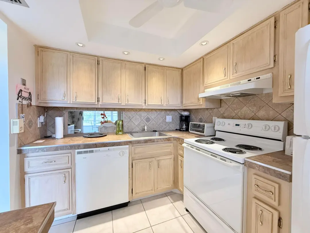 2800 NW 47th Terrace 106b, Lauderdale Lakes, FL 33313