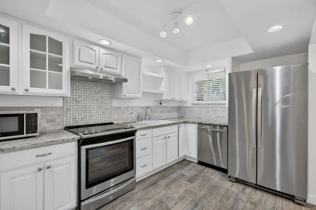 3186 Via Poinciana 115, Lake Worth, FL 33467