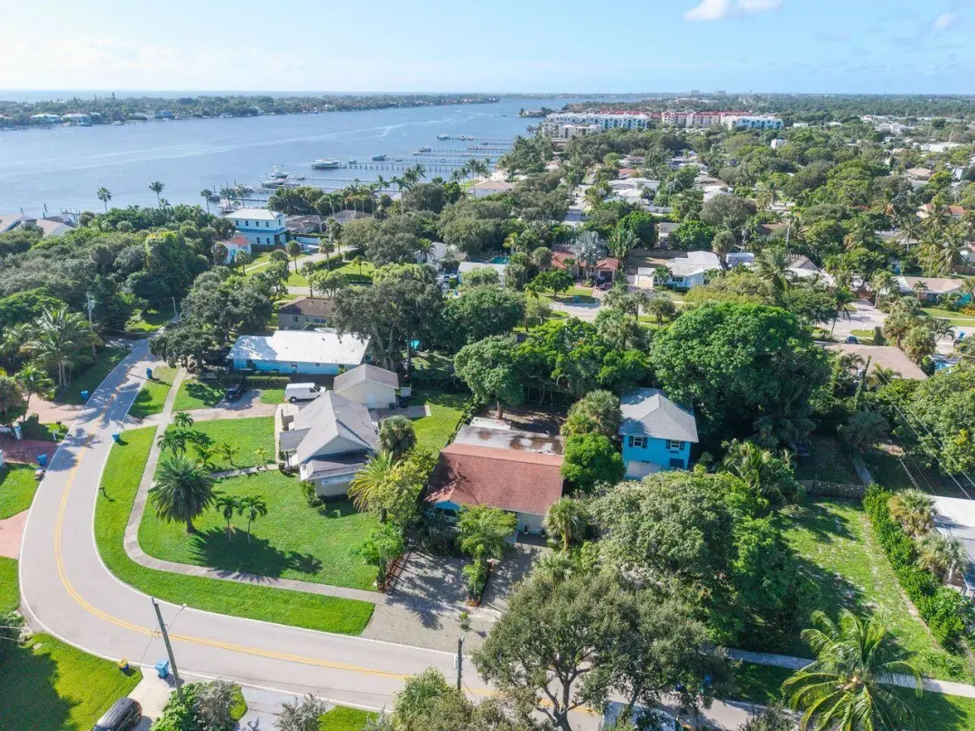 545 S Lake Drive, Lantana, FL 33462