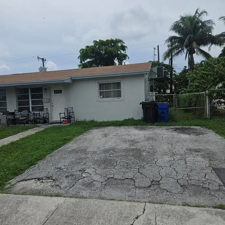 4133 NW 39th Avenue, Lauderdale Lakes, FL 33309
