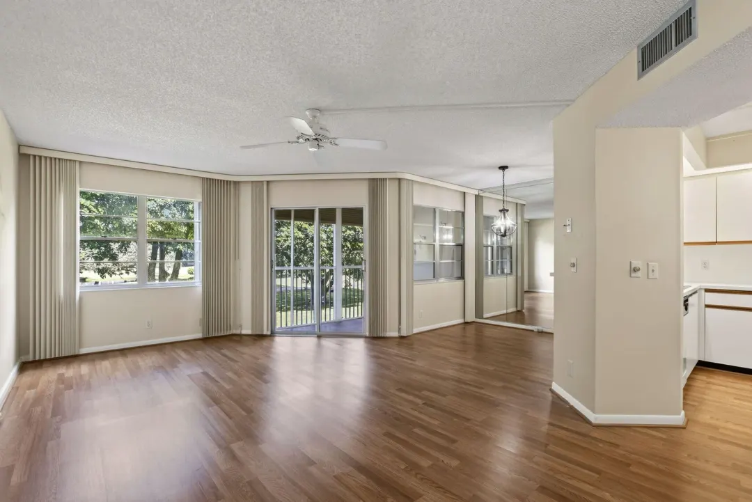 300 SW 130th Terrace 202b, Pembroke Pines, FL 33027