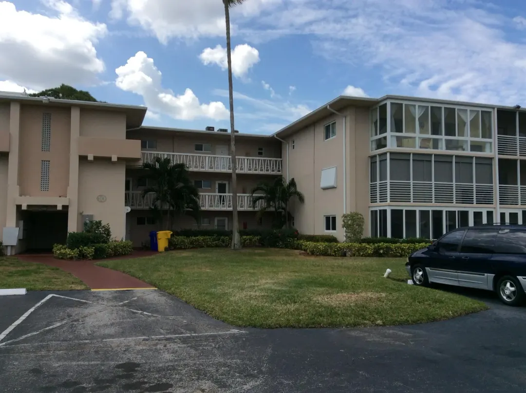 2562 Garden Drive N, Unit 204, Lake Worth, FL, 33461
