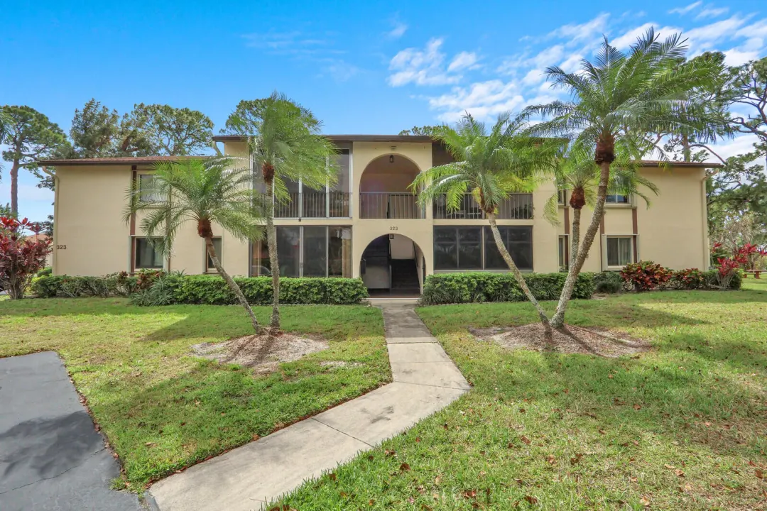 323 Knotty Pine Circle A-2, Greenacres, FL 33463