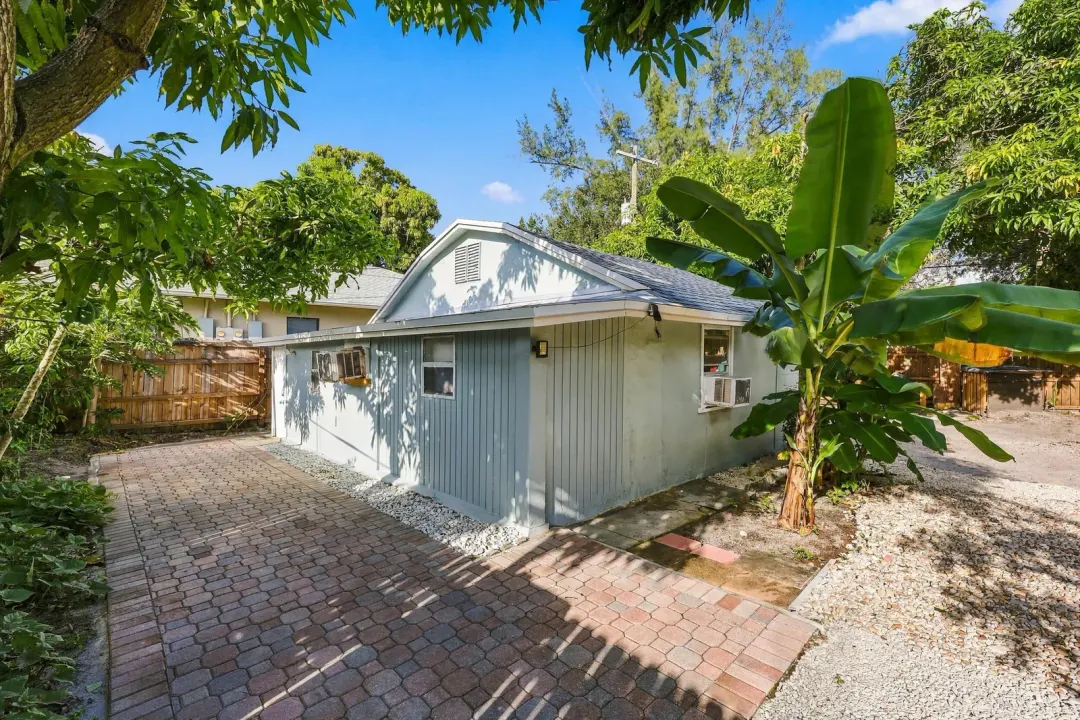 618 S Pine Street B, Lake Worth Beach, FL 33460