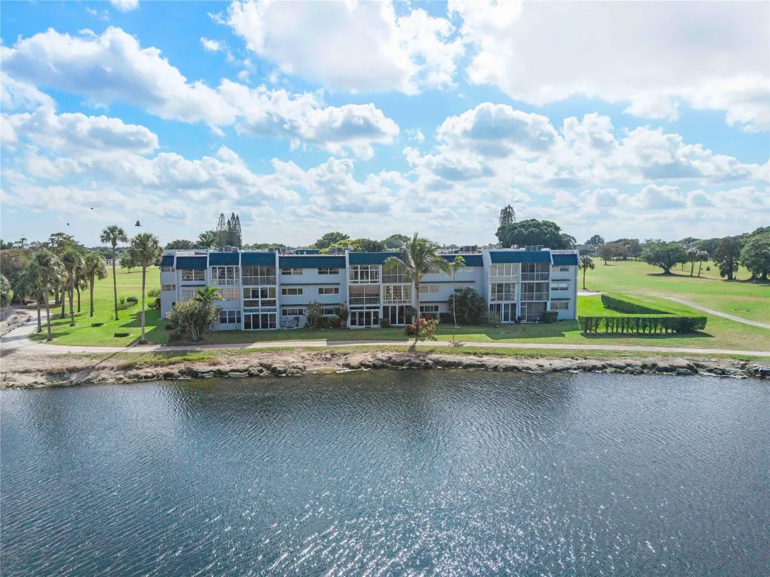 7807 Golf Cir Drive 211, Margate, FL 33063