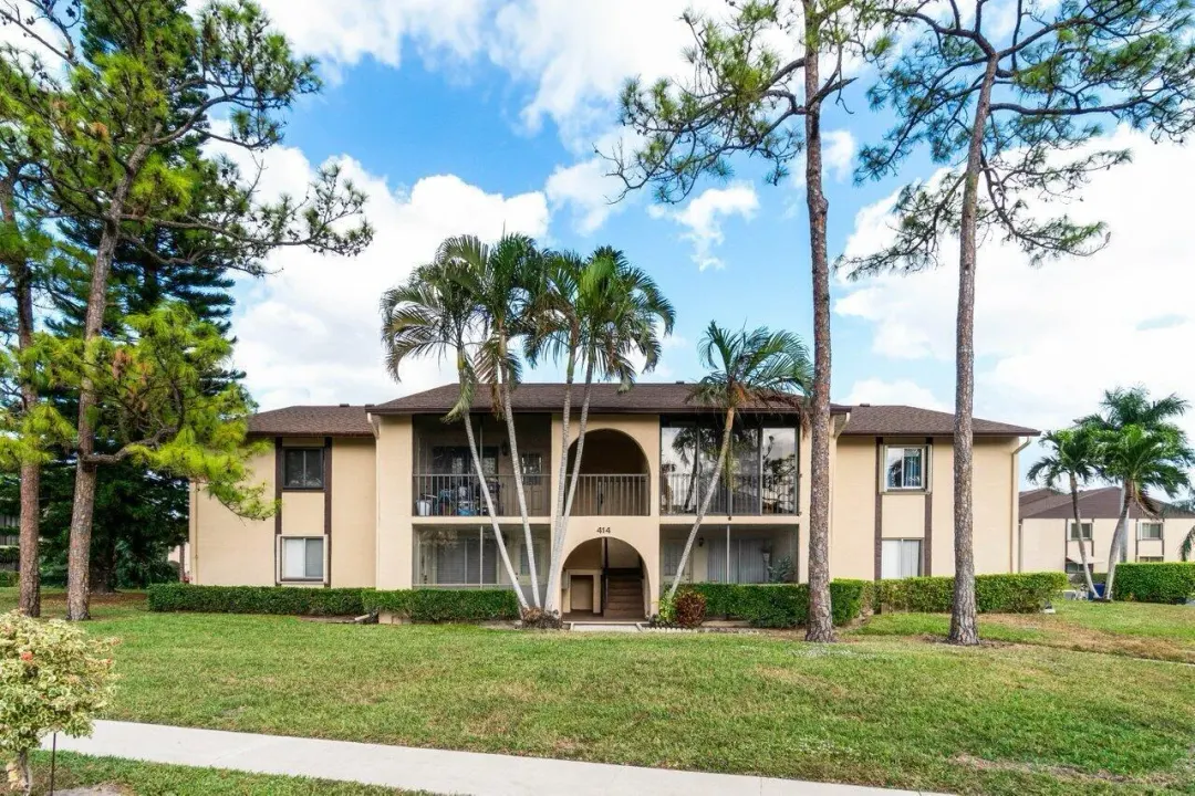 414 Pine Glen Lane D-2, Greenacres, FL 33463