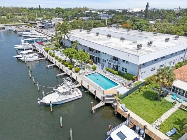 2400 NE 16th Street 212, Pompano Beach, FL 33062