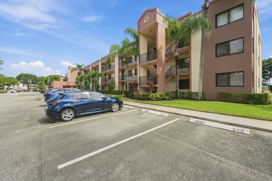 10607 W Clairmont Circle 109, Tamarac, FL 33321
