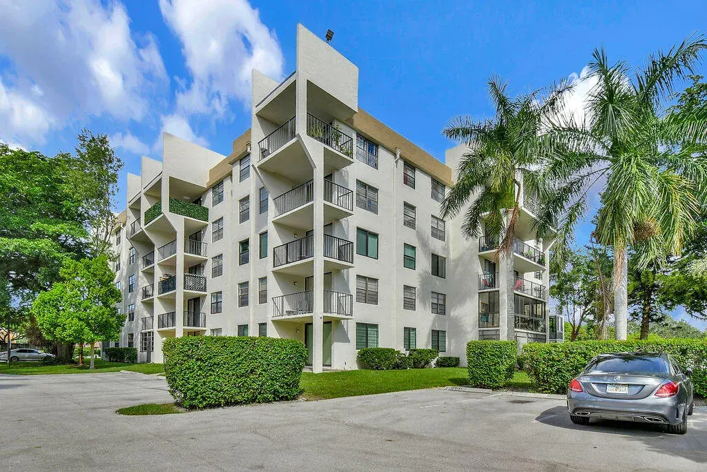 6190 Woodlands Boulevard 107, Tamarac, FL 33319