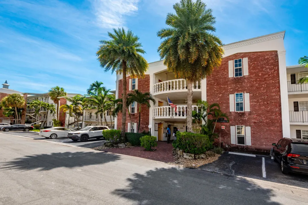 465 Paradise Isle Boulevard, Hallandale Beach, FL 33009