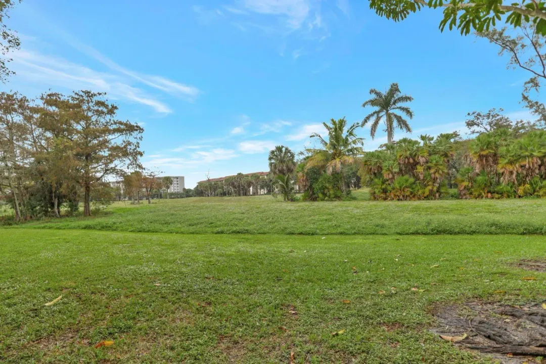 4168 Inverrary Drive 102, Lauderhill, FL 33319