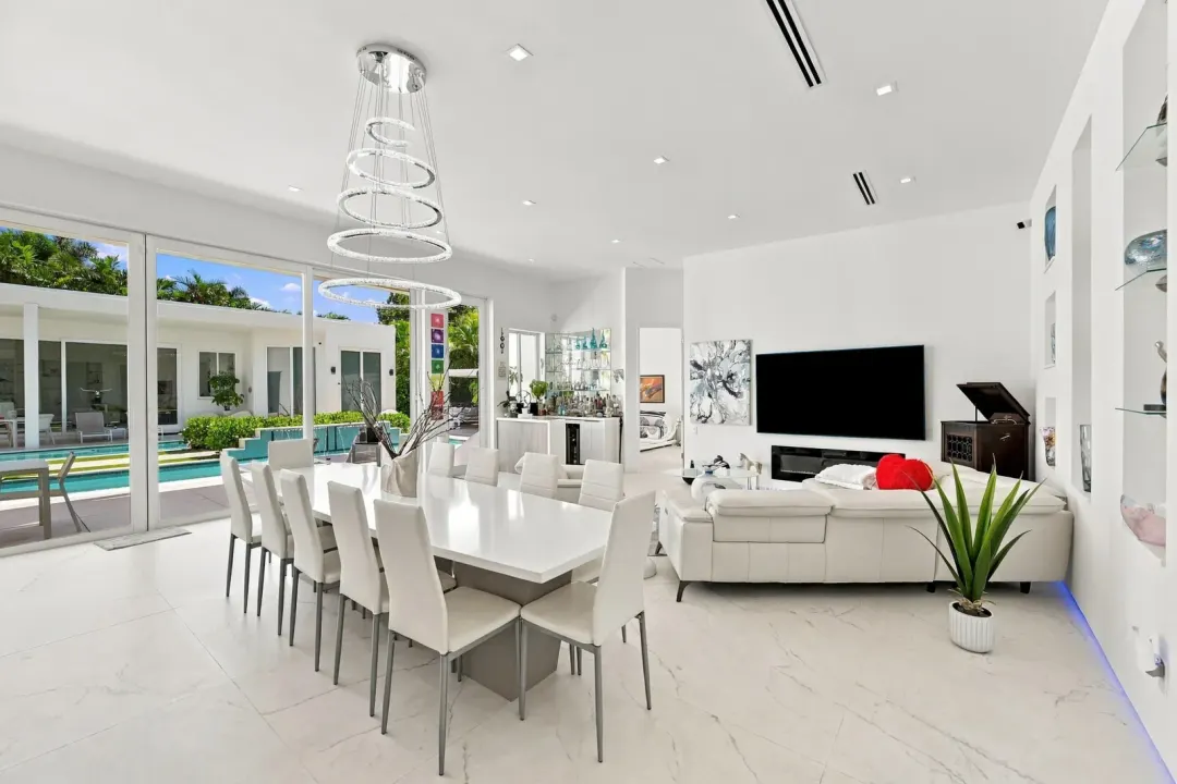 110 NE 16th Place, Fort Lauderdale, FL 33305