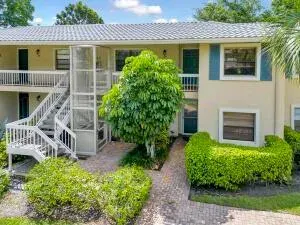 14 Westgate Lane 14d, Boynton Beach, FL 33436