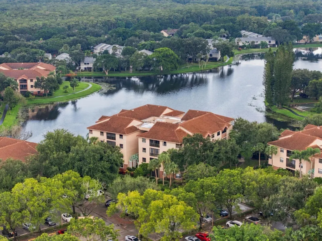 4400 NW 30th Street 327, Coconut Creek, FL 33066