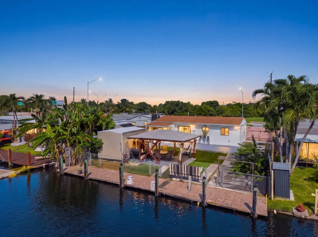 Address Withheld, Hollywood, FL 33020