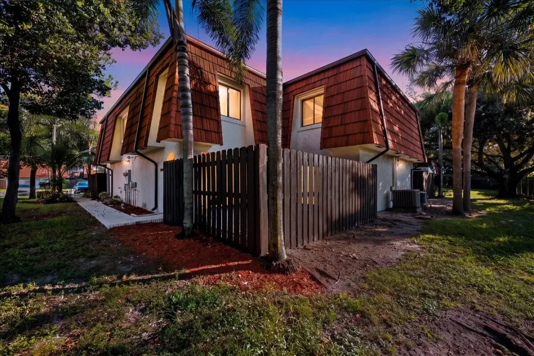 2216 White Pine Circle D, Greenacres, FL 33415