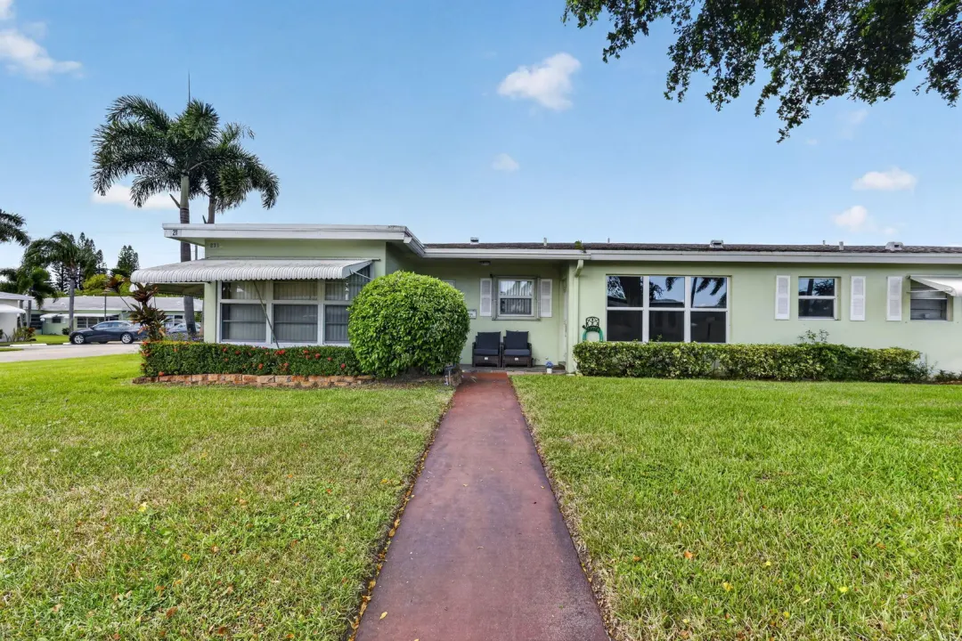 211 Country Lane A, Boynton Beach, FL 33435