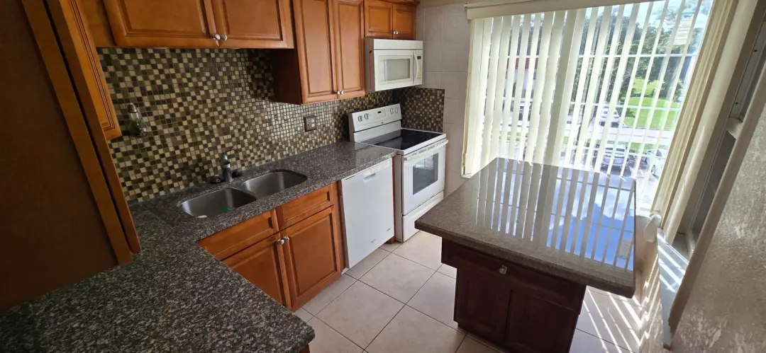 4154 Inverrary Drive 302, Lauderhill, FL 33319