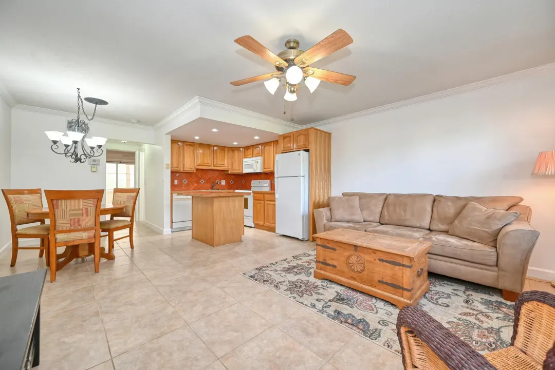 102 Coventry E, West Palm Beach, FL 33417