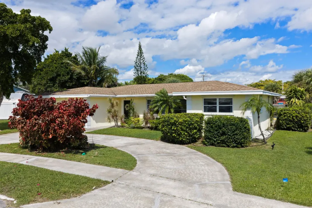 2867 SE 1st Court, Boynton Beach, FL 33435
