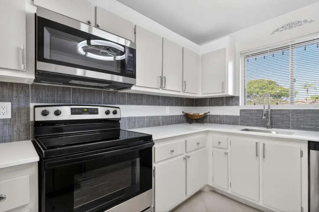 7770 Tahiti Lane 102, Lake Worth, FL 33467