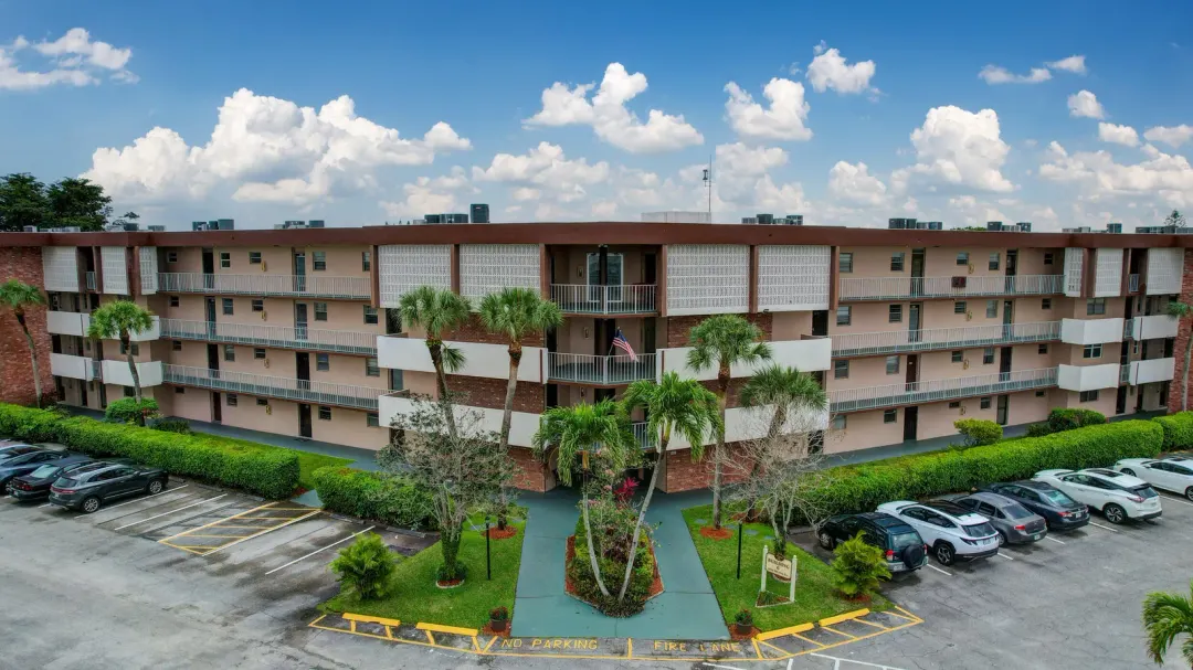 2800 NW 47th Terrace 203b, Lauderdale Lakes, FL 33313