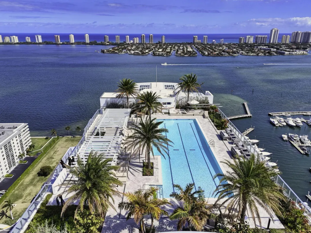 220 Lake Shore Drive 609, Lake Park, FL 33403