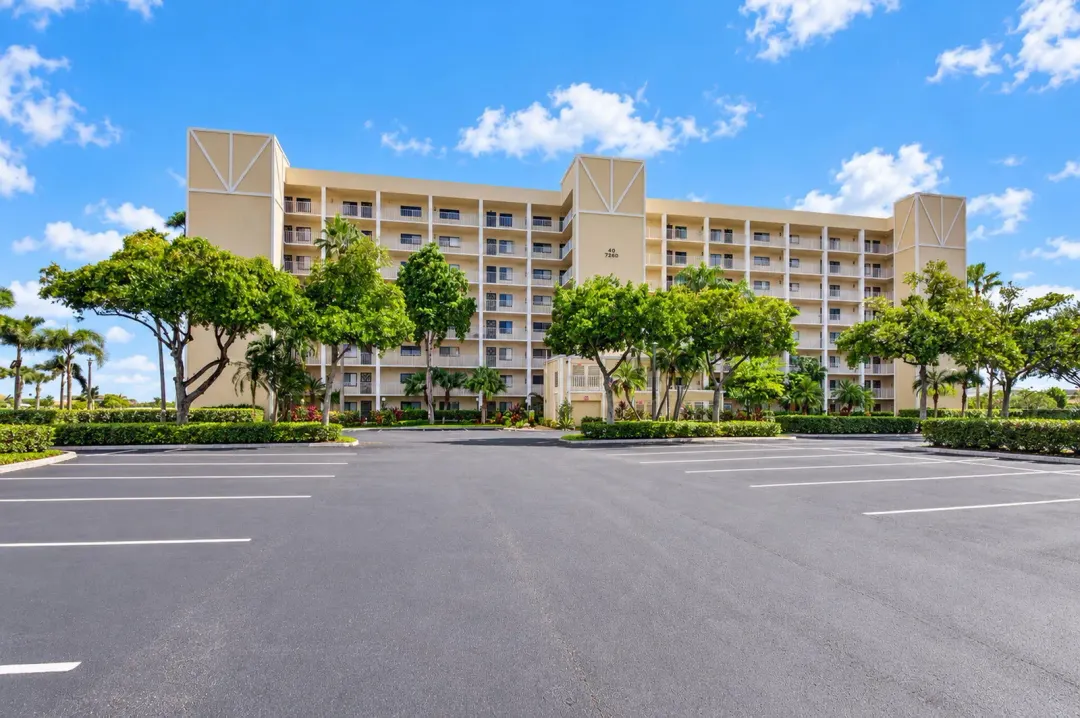 7260 Kinghurst Drive 404, Delray Beach, FL 33446