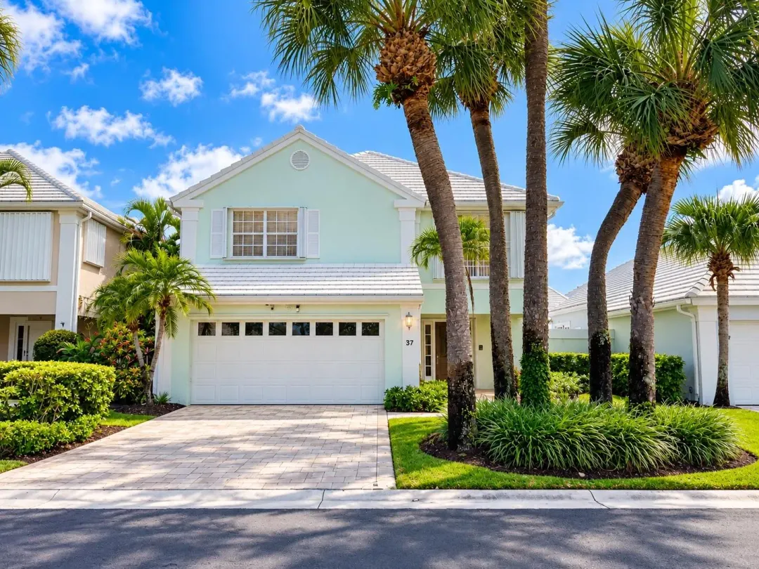 37 Dorchester Circle, Palm Beach Gardens, FL 33418