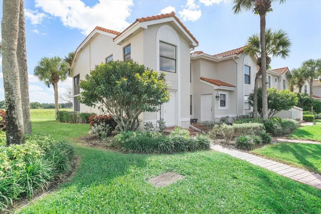 10890 Lakemore Lane Unit 201, Boca Raton, FL 33498