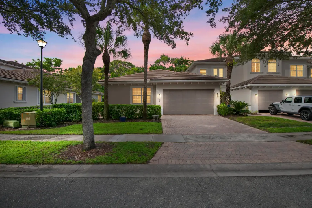 6435 Bella Circle 201, Boynton Beach, FL 33437