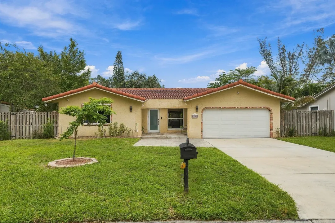 9041 NW 27th Place, Coral Springs, FL 33065