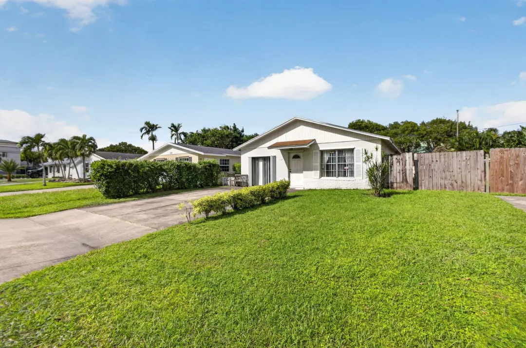 1225 Cherokee Street, Jupiter, FL 33458