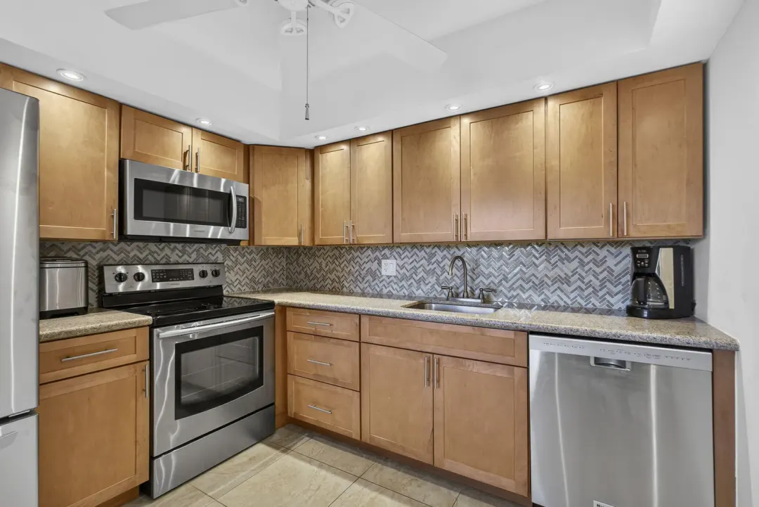 361 Wellington J, West Palm Beach, FL 33417