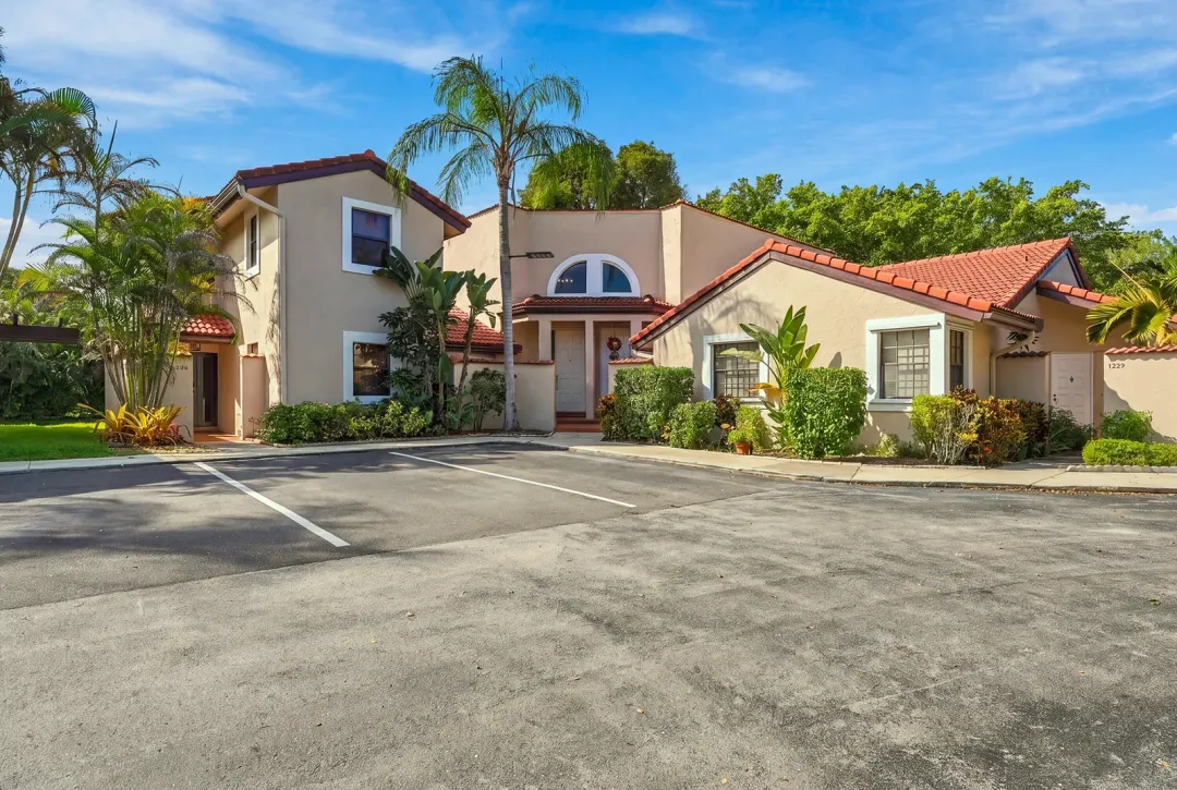 9313 W Sunrise Boulevard, Plantation, FL 33322
