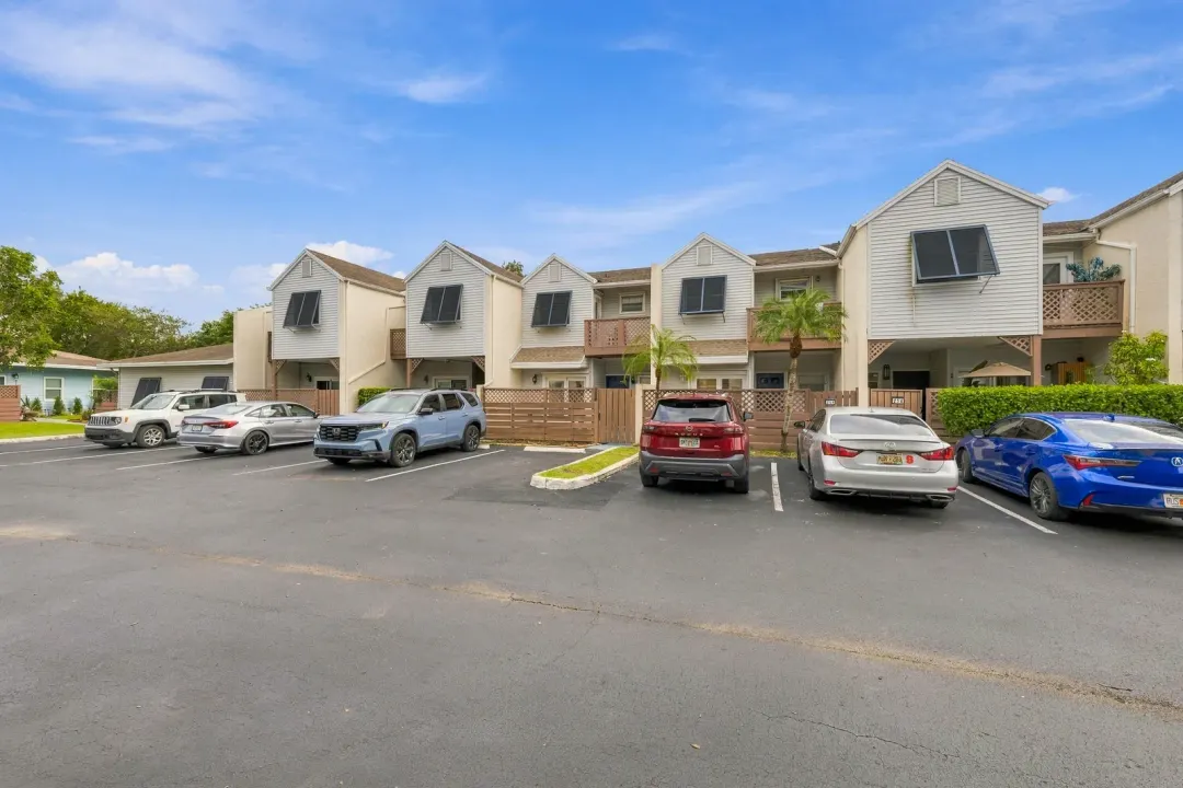 258 W Hemingway Circle, Margate, FL 33063