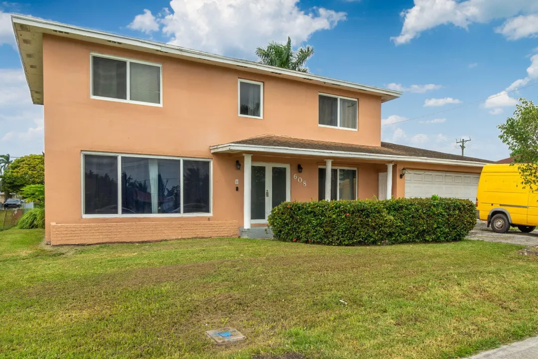 608 SW 10th Street, Belle Glade, FL 33430
