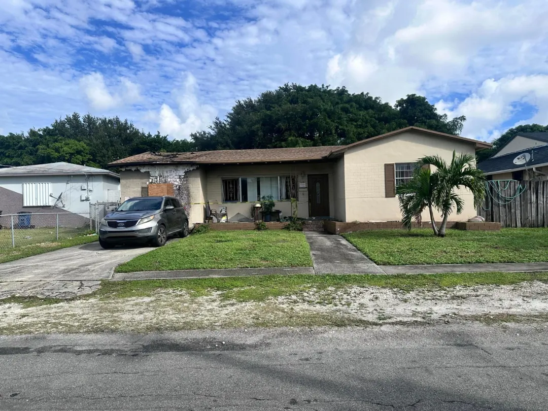 712 NW 9th Court NW, Hallandale Beach, FL 33009