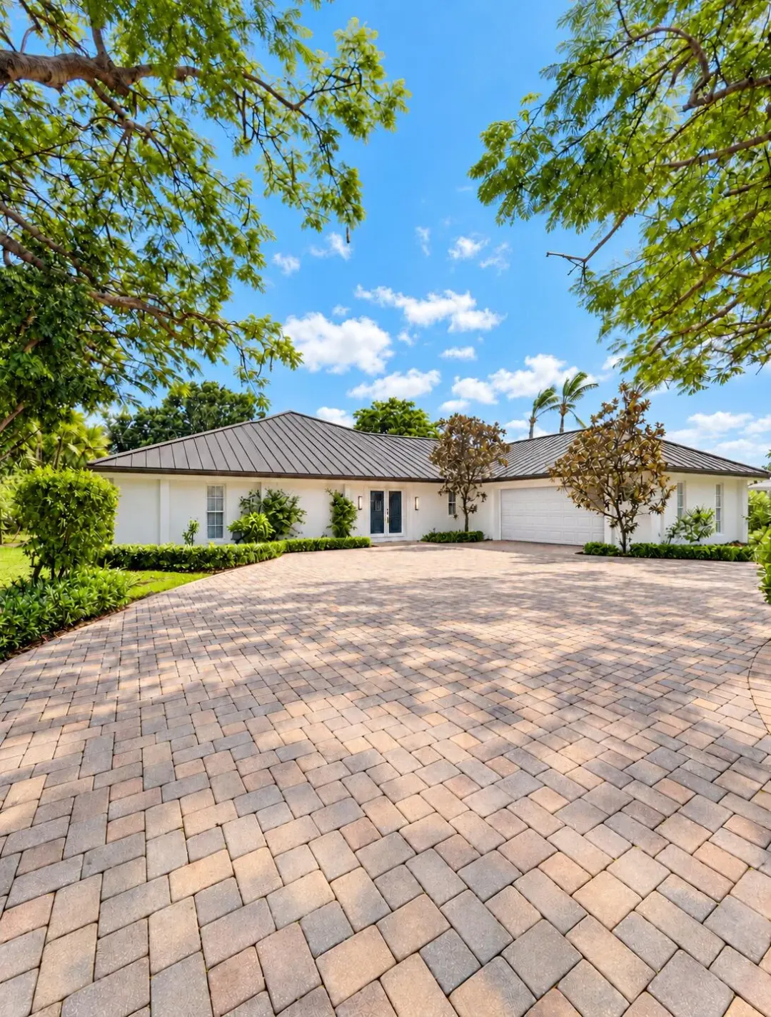 416 S Country Club Drive, Atlantis, FL 33462