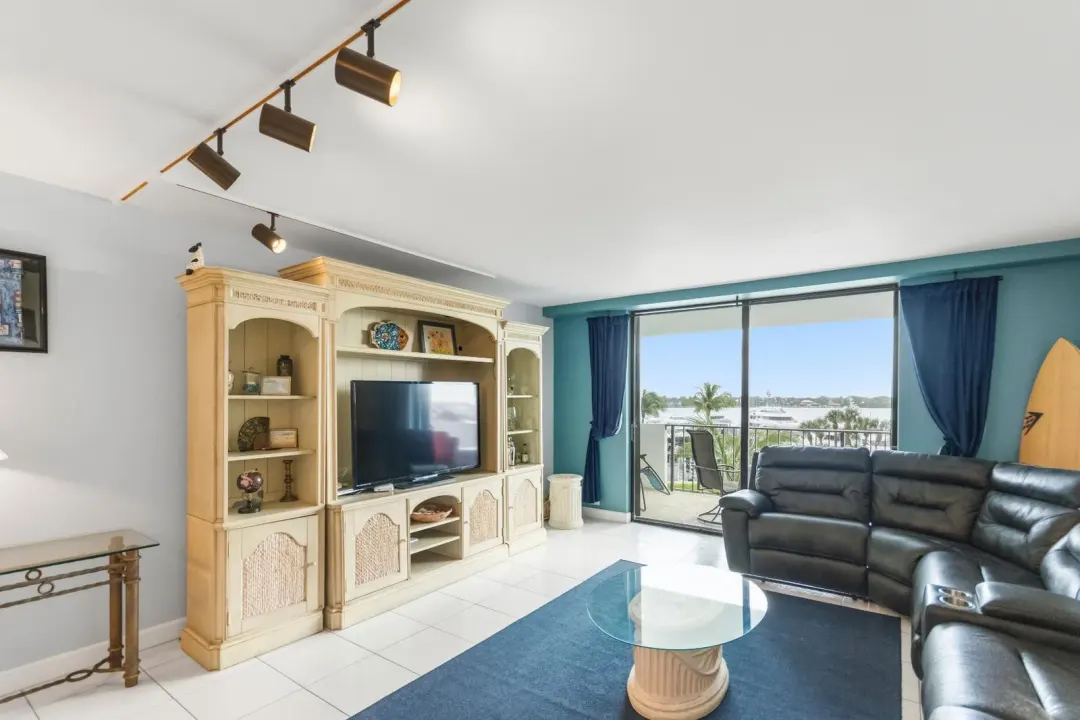 1200 Marine Way 203, North Palm Beach, FL 33408