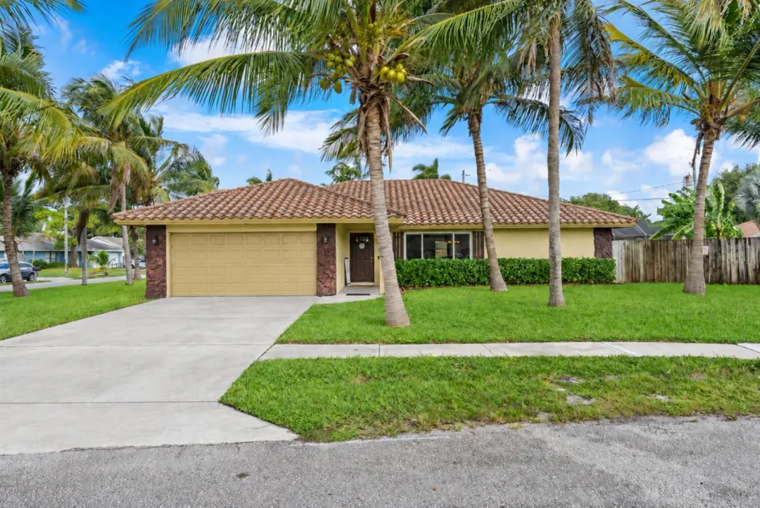 1119 Sea Pines Way, Lantana, FL 33462