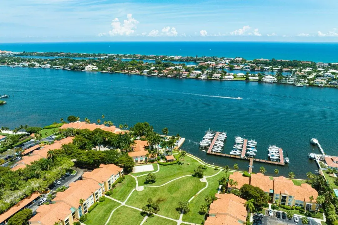 135 Yacht Club Way 209, Hypoluxo, FL 33462