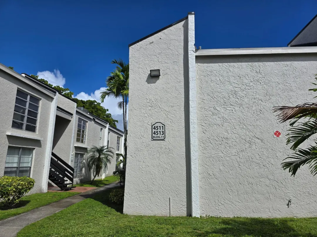 4511 Treehouse Lane E, Tamarac, FL 33319