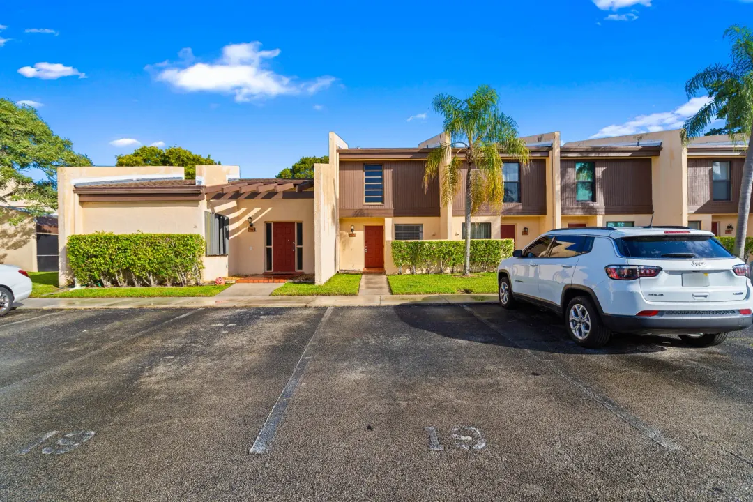 9925 NW 10th Street 19, Pembroke Pines, FL 33024
