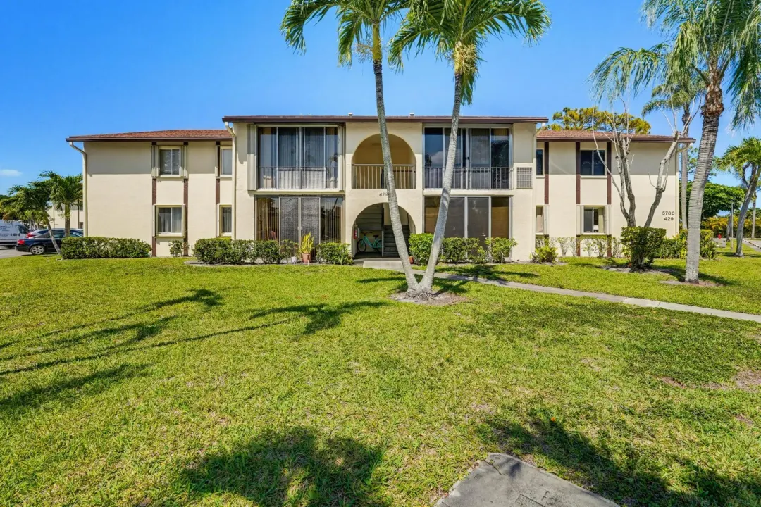 5760 Pine Wood Drive D-1, Greenacres, FL 33463