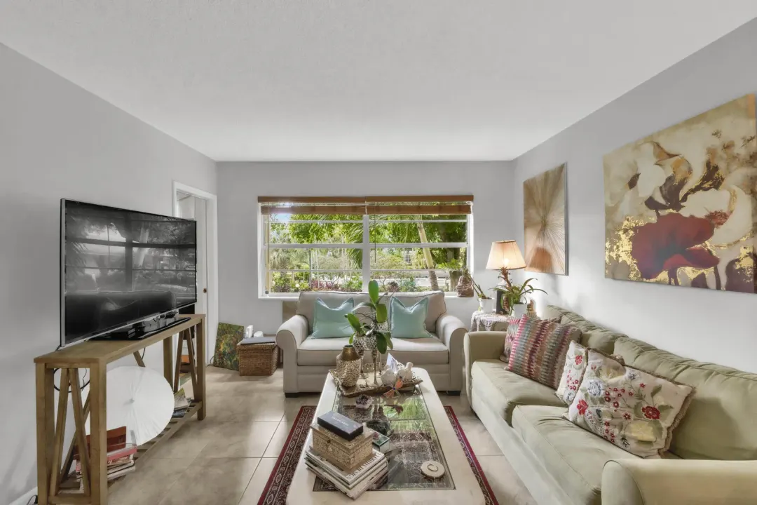 5141 W Oakland Park Boulevard 208, Lauderdale Lakes, FL 33313