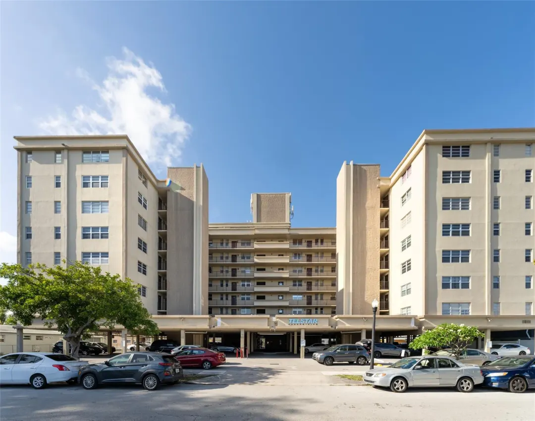 1811 Jefferson Street 304, Hollywood, FL 33020